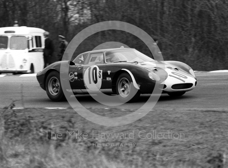 Ferrari 250LM of Paul Vestey/Roy Pike heading for 15th overall, 1968 BOAC 500, Brands Hatch
