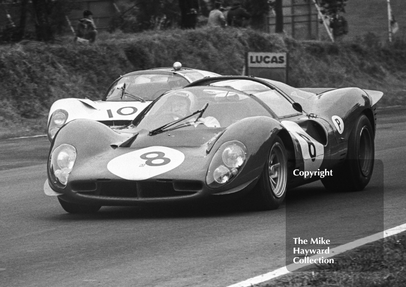 Jonathan Williams/Paul Hawkins, Ferrari 330P4, and Jochen Rindt/Graham Hill, Porsche 910, Brands Hatch, BOAC 500 1967.