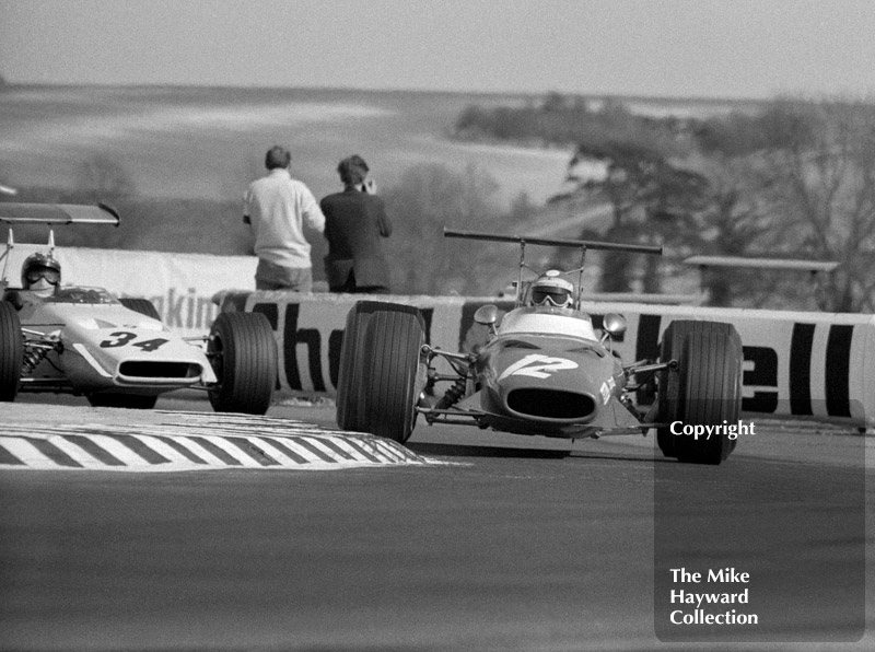 Ernesto Brambilla, Ferrari Dino 166, followed by Jo Siffert, Lola T102, Thruxton, 1969 Wills Trophy.
