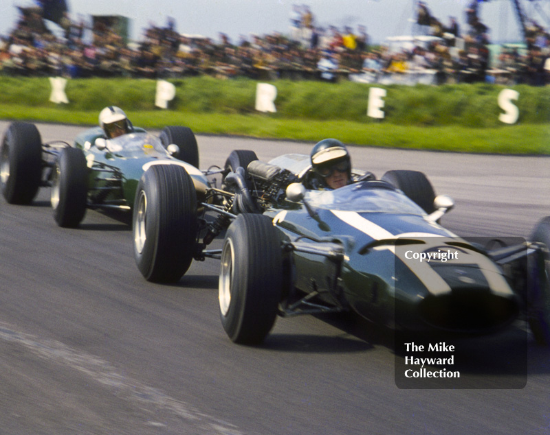 Jochen Rindt, Cooper Maserati V12 T81, Denny Hulme, Brabham BT11, Silverstone International Trophy, 1966.
