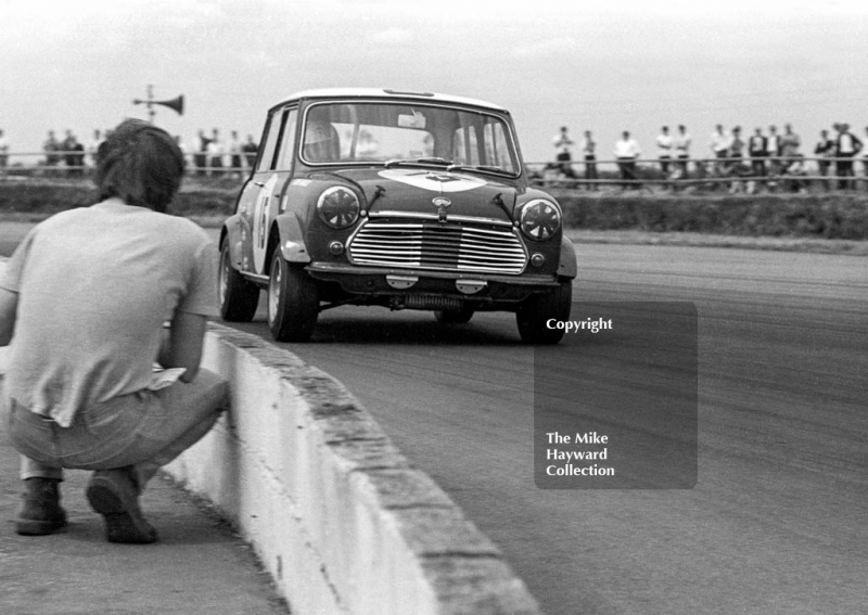 John Handley, British Leyland Mini Cooper S, Silverstone, British Grand Prix meeting 1969.
