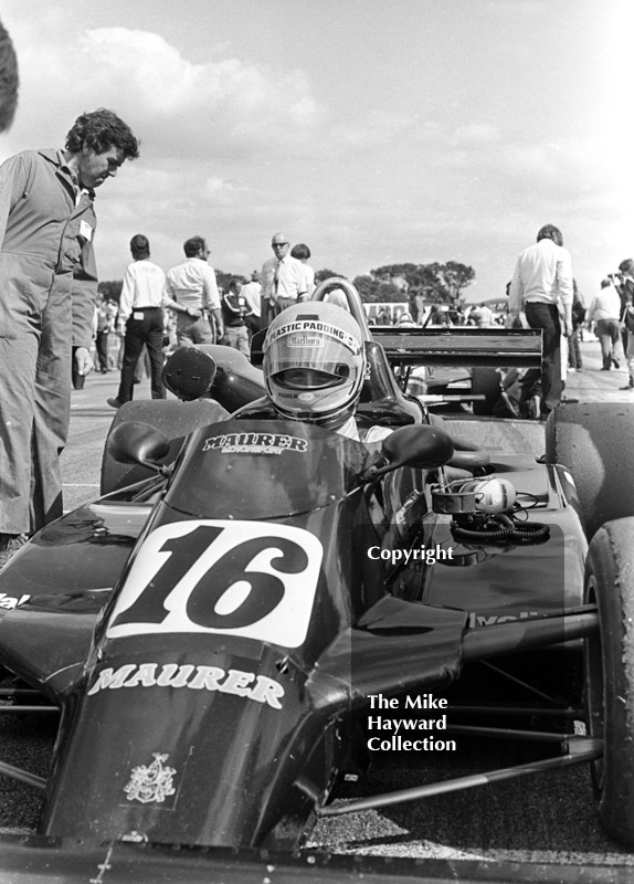 Eje Elgh, Maurer Motorsport MM81 BMW, on the grid, John Howitt F2 Trophy, Donington, 1981
