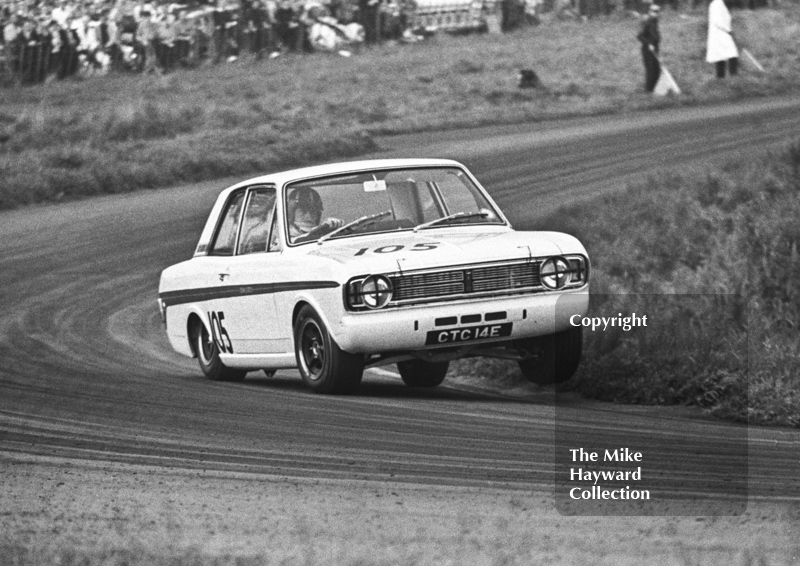 Graham Hill, Team Lotus Cortina, CTC 14E, at Cascades Bend, before retiring one lap from the finish, Oulton Park Gold Cup meeting, 1967.