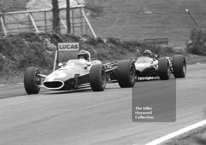 Dan Gurney, Eagle Weslake V12 T1G-104, leads Jack Brabham, Brabham Repco BT20, Brands Hatch, Race of Champions 1967.
