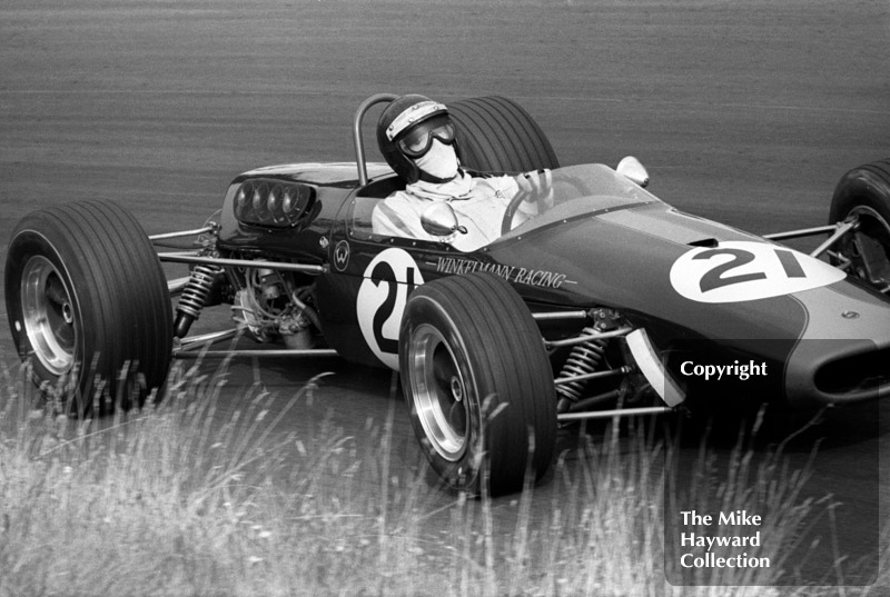 Jochen Rindt at Esso Bend heading for 6th place in a Roy Winkelmann Racing Brabham Ford BT23-5, Oulton Park, Guards International Gold Cup, 1967.
