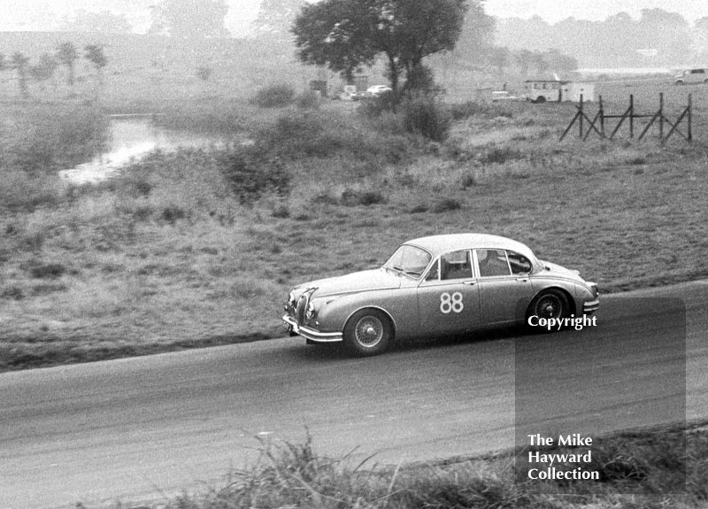 Mike Salmon, Jaguar 3.8, 1963 Gold Cup, Oulton Park.
