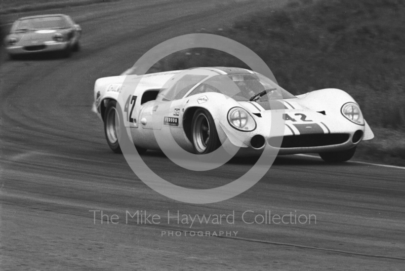 Denny Hulme, Steering Wheel Club Lola T70, Oulton Park, Tourist Trophy 1968.
