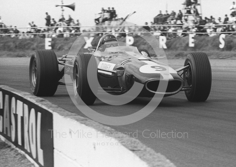 Dan Gurney, Anglo American Racers Eagle Weslake V12 104, at Copse Corner, Silverstone, British Grand Prix, 1967.
