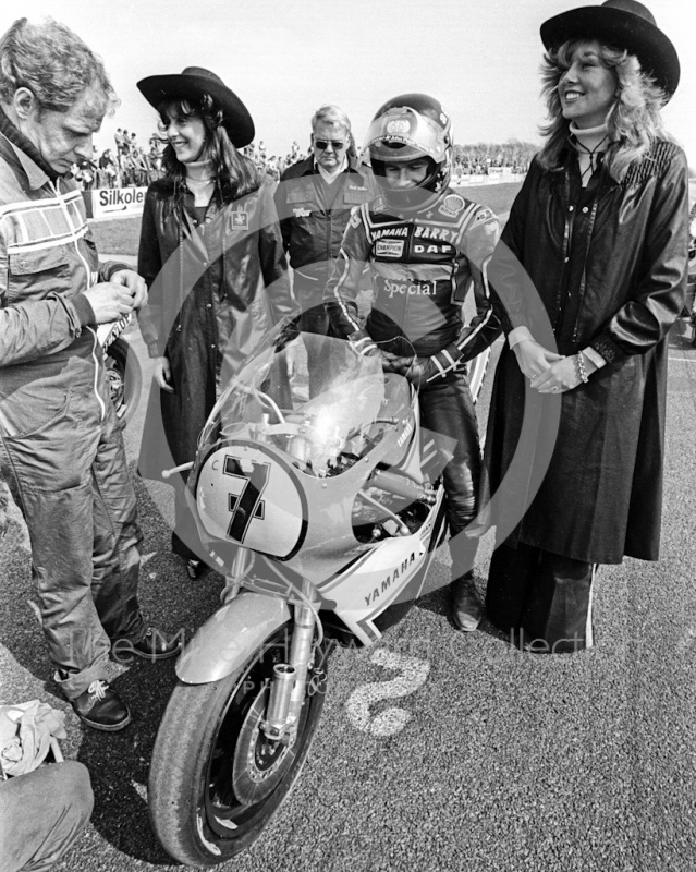  Barry Sheene, 500cc Yamaha, on the grid at the John Player International Meeting, Donington Park, 1982.