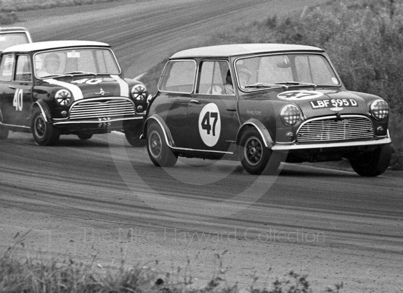 Steve Neal, Equipe Arden Mini Cooper S, LBF 595D, and John Rhodes, Cooper Car Company Mini Cooper S, Oulton Park Gold Cup meeting, 1967.
