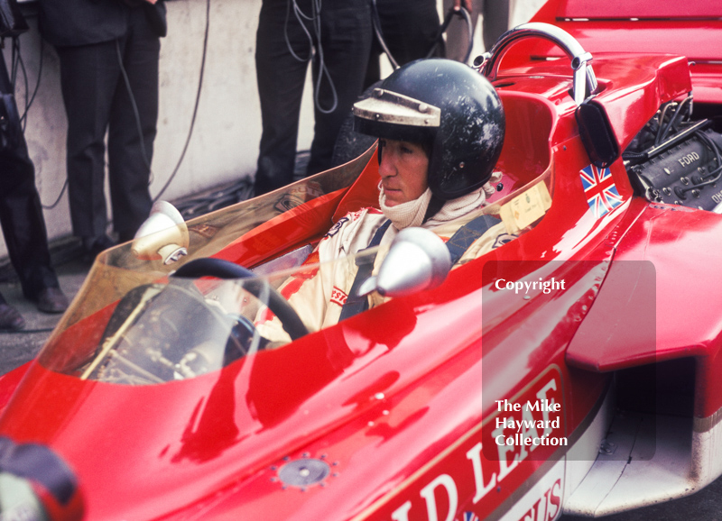 Race winner Jochen Rindt in the pits, Gold Leaf Team Lotus 72C V8, Brands Hatch, British Grand Prix 1970.