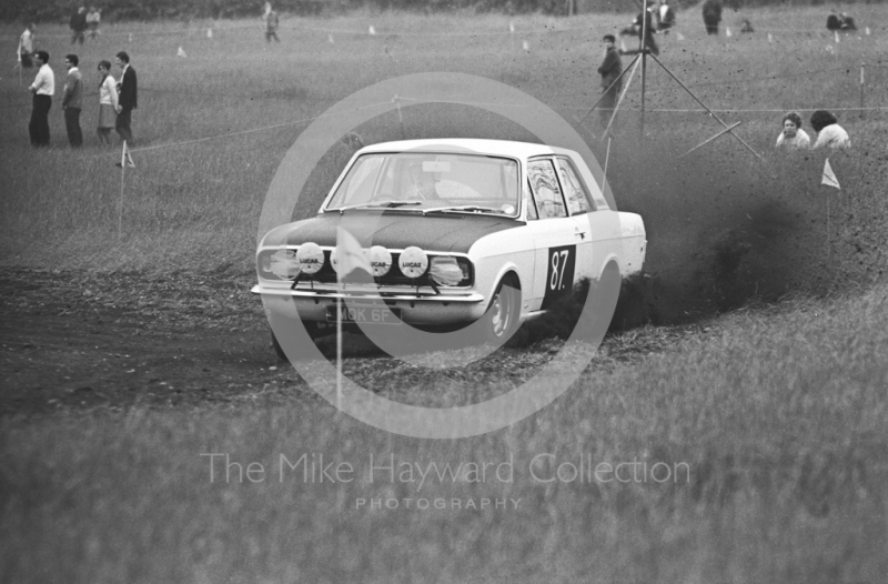 N Newton-Mason, Lotus Cortina (reg no M0K 6F), Express & Star National Autocross, Pattingham, South Staffordshire, 1968.