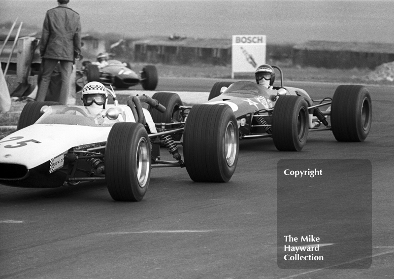Graeme Lawrence, Chequered Flag McLaren M4A, ahead of Jochen Rindt, Brabham BT23C, Thruxton, Easter Monday 1968.
