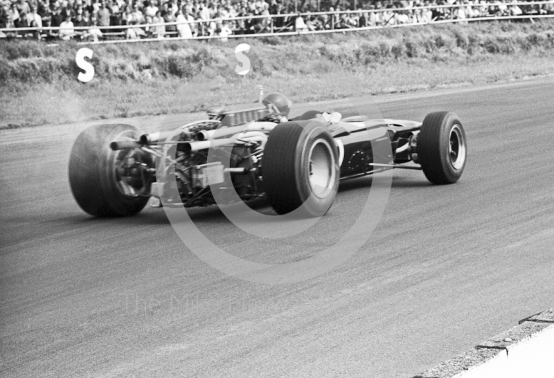 Jochen Rindt, Cooper Car Company Cooper Maserati, Copse Corner, Silverstone, British Grand Prix, 1967.
