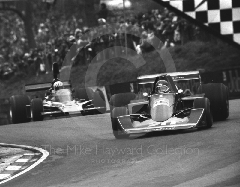 Jacky Ickx, Wolf Williams FW05, leads Tom Pryce, Shadow Ford DN5, into Druids Hairpin at the Race of Champions, Brands Hatch, 1976.
