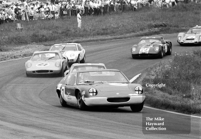 John Miles, Gold Leaf Lotus; Phil Silverston, Chevron B8; Trevor Taylor, Team Elite Lotus 47; and Alan Rollinson, Chevron B8; Oulton Park, Tourist Trophy 1968.
