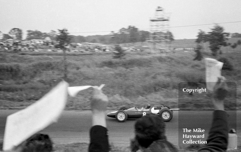 Jim Clark, Lotus 25, on his way to victory at the 1962 Oulton Park Gold Cup.
