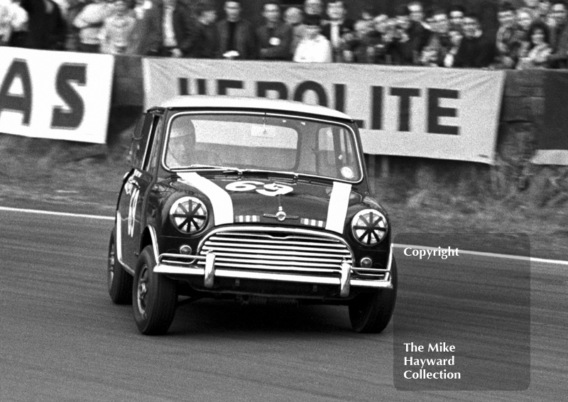 John Rhodes, Mini Cooper S, Old Hall Corner, Oulton Park Spring Race Meeting, 1965.Â 
