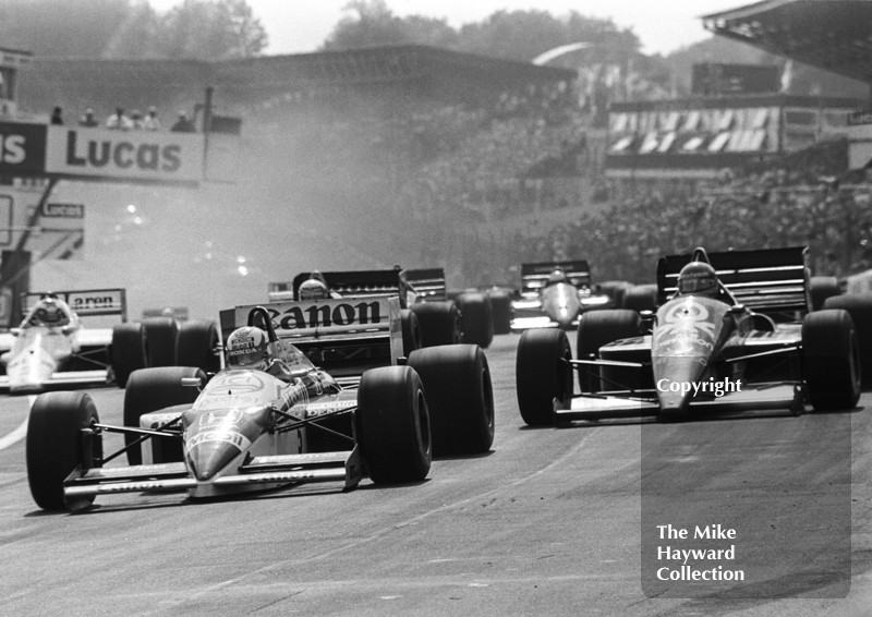 Nigel Mansell, Williams Honda FW11, leads into Paddock Bend, Brands Hatch, British Grand Prix 1986.
