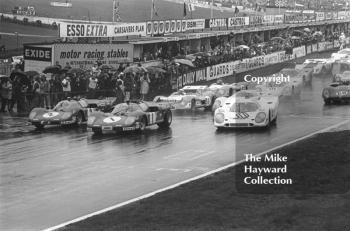 Chris Amon/Arturo Merzario Ferrari 512S, Jacky Ickx/Jackie Oliver Ferrari 512S and Vic Elford/Denny Hulme Porsche 917 on the front row, BOAC 1000kms, Brands Hatch, 1970
