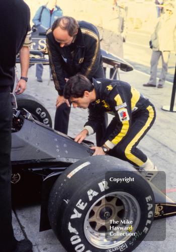 Ayrton Senna, Lotus 97T, in the pits at Brands Hatch, 1985 European Grand Prix.
