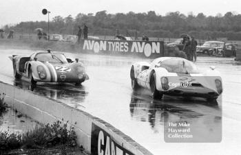 Nicholas Gold, Porsche 906, and Claude Bourgoignie, VDS Racing Team Alfa Romeo T33/2, 1969 Martini International Trophy, Silverstone.
