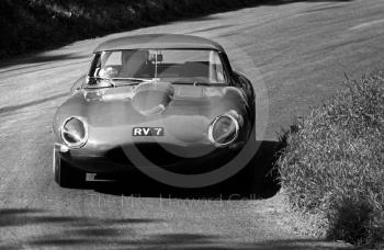 R Jennings, lightweight E type Jaguar reg no RV 7, British Hill Climb Championship, Shelsley Walsh, June 1968.