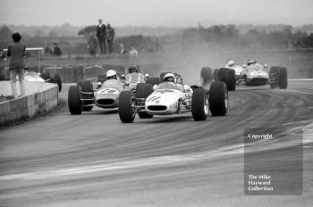 Tetsu Ikuzawa, Brabham BT21B, Tim Schenken, Chevron B9, F3 race, Martini International meeting, Silverstone 1968.
