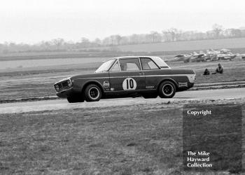 Frank Gardner, Alan Mann Ford Cortina, Thruxton, Easter Monday meeting, 1968.
