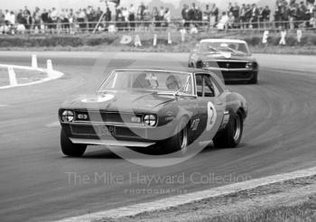 Brian Muir, Wiggins Teape Chevrolet Camaro, Copse Corner, Silverstone Martini Trophy meeting 1970.
