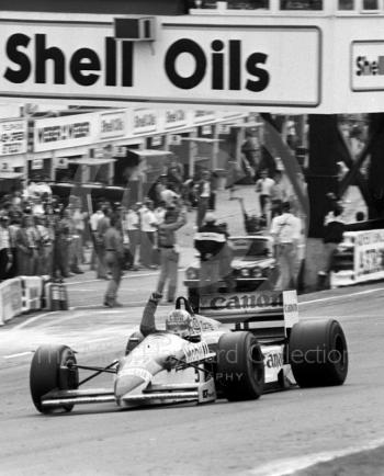 Victory for Nigel Mansell, Williams Honda, Brands Hatch, British Grand Prix 1986.
