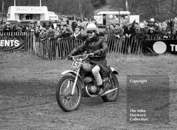 American singer Roy Orbison on the CZ of Dave Bickers, 1966 ACU Championship meeting, Hawkstone.
