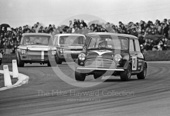 Bob Fox, Mini Cooper S, Silverstone, GKN Forgings Trophy Race, International Trophy meeting 1970.
