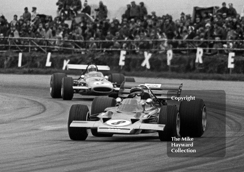 Jochen Rindt, Gold Leaf Team Lotus 72, leading Denny Hulme, McLaren M14A, at Copse Corner, Silverstone International Trophy 1970.
