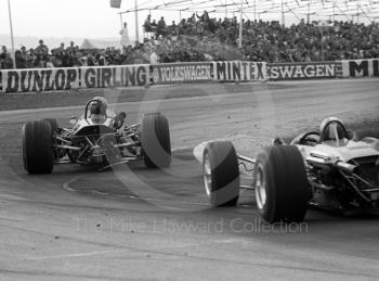 Piers Courage, Brabham BT23C, leads Jean-Pierre Beltoise, Matra MS7, Thruxton, Easter Monday 1968.
