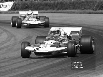 Alan Rollinson, Surtees TS7, and Mike Hailwood, Surtees TS8, Silverstone International Trophy 1971.
