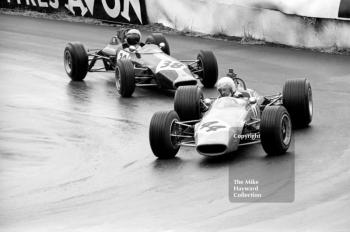 Tim Schenken, Sports Motors (Manchester) Chevron B9, Alan Rollinson, Red Rose Motors Chevron B9, Heat 2, Mallory Park, Guards International Trophy, 1968.
