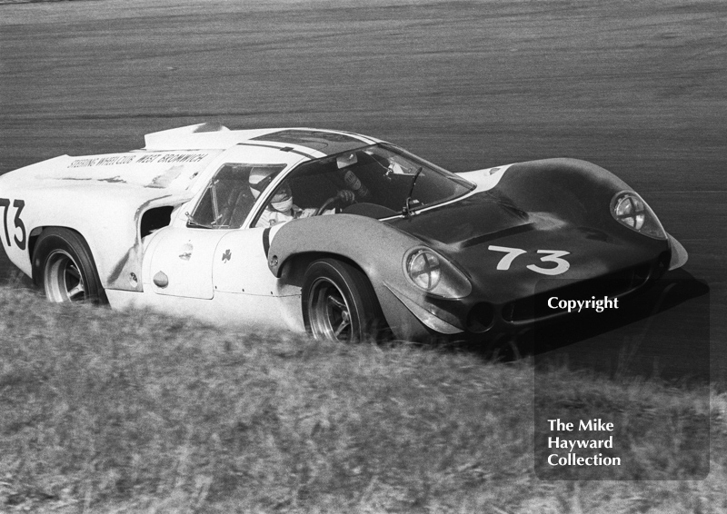 Winner Brian Redman, Steering Wheel Club Lola T70, Oulton Park, Spring Cup 1968.