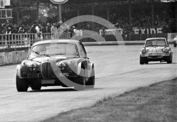 Tony Strawson, Jaguar Mk 2 (BUY 12), saloon car race, Super Sports 200 meeting, Silverstone, 1972.
