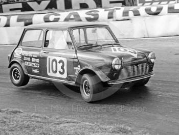 Bob Fox, Wesley Mini Cooper S, Hepolite Glacier Saloon Race, Mallory Park, 1971
