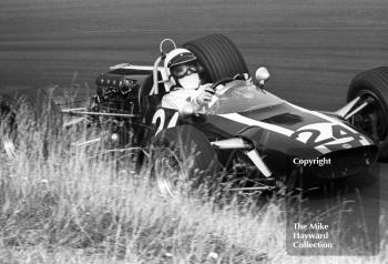 Harry Stiller, Bob Gerard Cooper T82, at Esso Bend on the way to 9th place, Oulton Park, Guards International Gold Cup, 1967.
