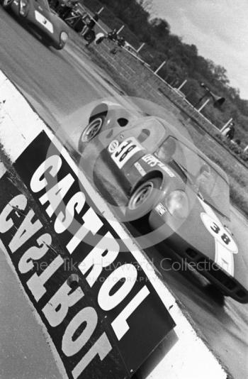 John Lepp, Lepps the Jewellers Chevron B8, Martini International Trophy, Silverstone, 1969
