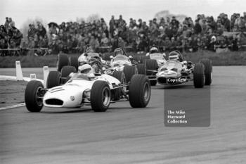 Tony Trimmer, Brabham BT28, Wilson Fitipaldi, Lotus 59, Silverstone, International Trophy meeting 1971.
