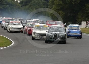 Graeme Dodd, Jaguar Mk2 3.8, leads into Old Hall, HSCC Historic racing Saloons, Oulton Park Gold Cup, 2003