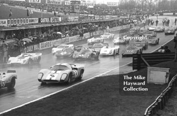 Jo Bonnier, Lola T70, leaves the grid, Brands Hatch BOAC 1000k 1970.
