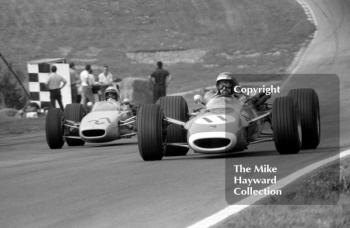 Henri Pescarolo, Matra Ford MS7-01, Alan Rollinson, Frank Lythgoe Racing McLaren M4A (20011-E) Cosworth, Guards European F2 Championship, Brands Hatch, 1967
