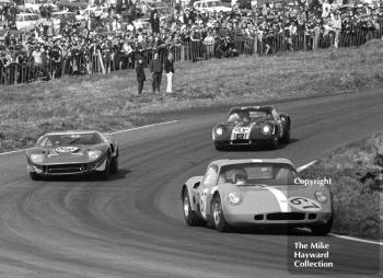 John Lepp, Chevron B8; David Prophet, Ford GT40; and Alan Rollinson, Tech Speed Chevron B8; Oulton Park, Spring Cup 1968.
