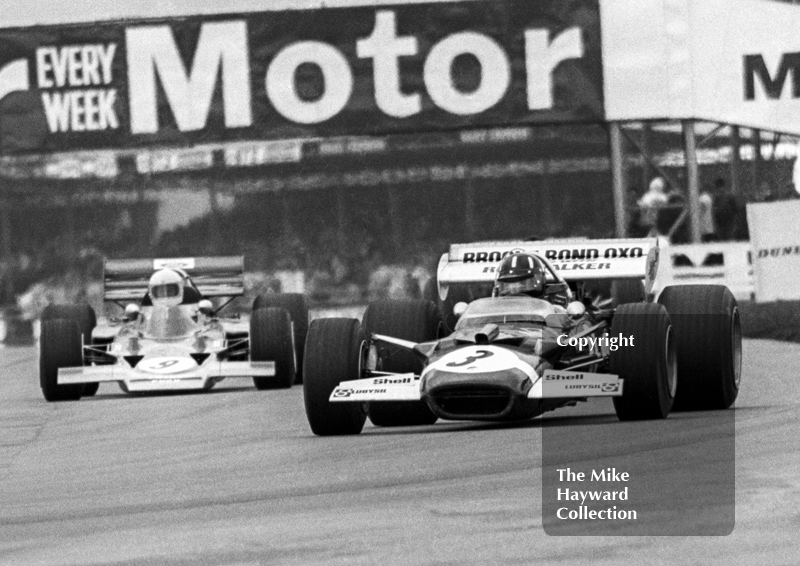 Graham Hill, Brooke Bond Oxo/Rob Walker Lotus Ford 49C, and John Miles, Gold Leaf Team Lotus Ford 72, Silverstone International Trophy 1970.