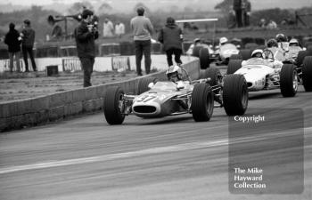 Francois Cevert, Tecno 68, followed by Tetsu Ikuzawa, Brabahm BT21B and Roy PIke, Titan Mk 3, 1968 Martini Trophy, Silverstone.
