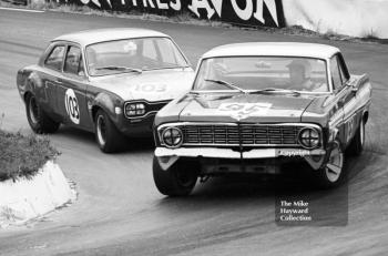 Roy Pierpoint, Ford Falcon, leads Frank Gardner, Alan Mann Ford Escort, Mallory Park, BRSCC 4000 Guineas 1968.
